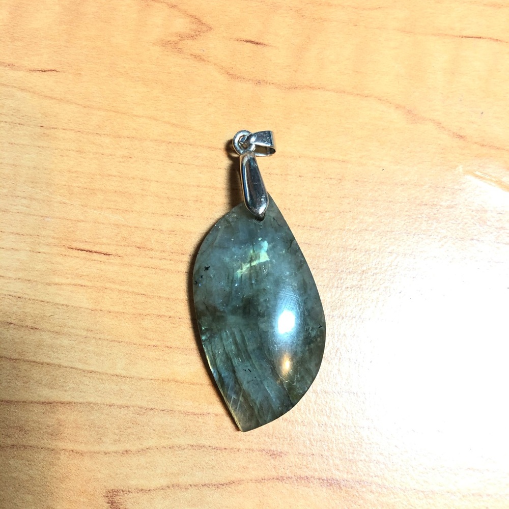 Labradorite Pendant - Picture 2 of 4
